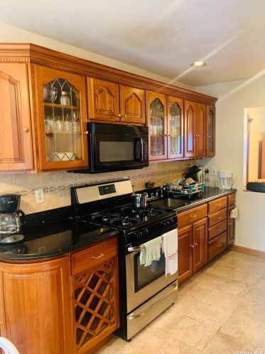 14 Sprucewood Blvd, Central Islip, NY 11722-4624