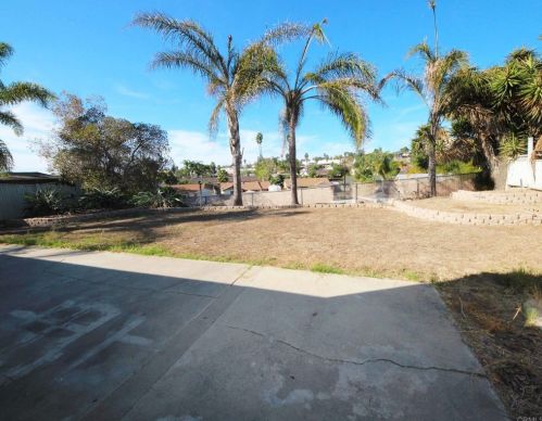 1110 Woodrail Dr, Vista CA  92083-3049 exterior