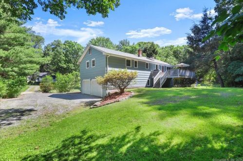 243 Pinewood Trl, Bridgeport, CT 06611-3315