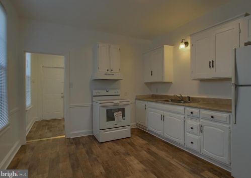 1948 Derry St, Harrisburg PA 17111-2652 exterior