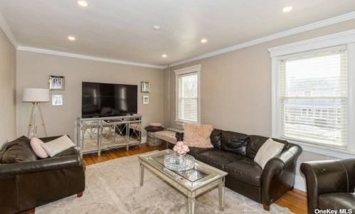 18 Hillside Ave, Muttontown NY  11545-1916 exterior