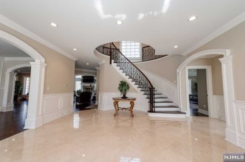 243 Glen Pl, Franklin Lakes, NJ 07417-2707