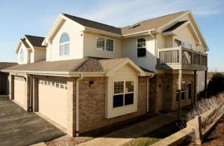 9283 51st St, Hales Corners, WI 53132-9275
