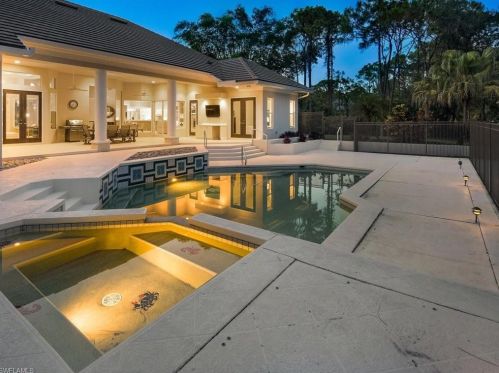 6656 Trail Blvd, Naples FL  34108-2903 exterior