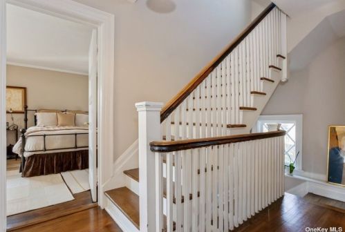 970 Allen Ln, Woodsburgh NY  11598-1705 exterior