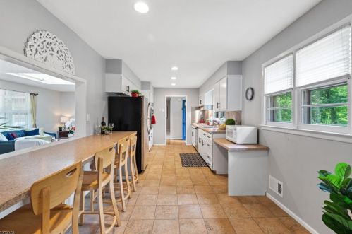 303 Cherry Valley Rd, Princeton, NJ 08540-7913
