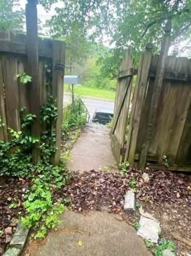 4570 Hamilton Ave, Cincinnati OH  45223-1777 exterior