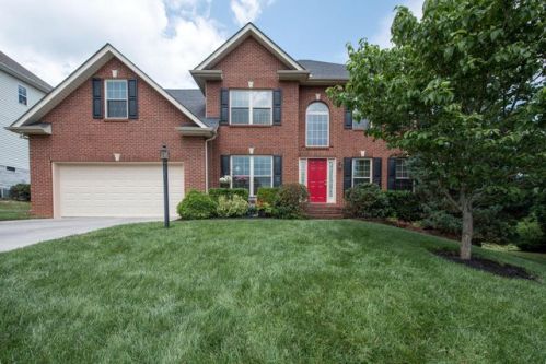 732 Baldwin Station Ln, Knoxville, TN 37922-4247