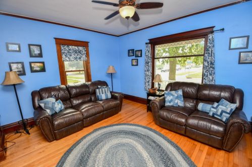 119 Monroe St, Watertown, WI 53094-7642