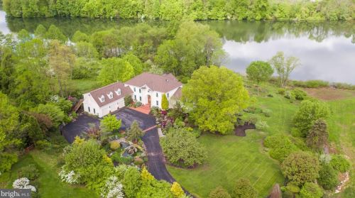 4 Matisse Dr, Downingtown, PA 19335-1850