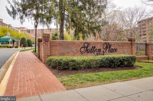 3255 Sutton Pl, Washington, DC 20016-7532