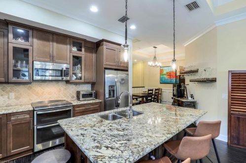 6577 Dominica Dr, Naples, FL 34113-8202