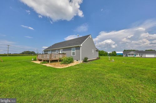 4 Highland Dr, Seaford DE  19973-4827 exterior