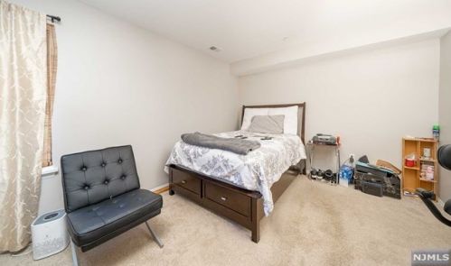 9 Lawrence Ct, Teaneck NJ  07666-6489 exterior