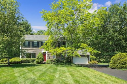 11 Greenhaven Rd, Tompkins Corners NY  10579-3303 exterior