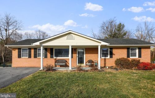 352 Miller Dr, Strasburg, VA 22657-2709