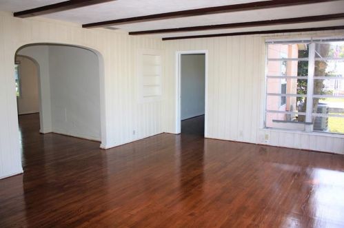 15401 1st St, Saint Petersburg, FL 33708-1853