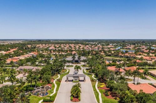 14318 Manchester Dr, Naples FL  34114-8626 exterior