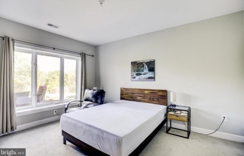 20405 Crimson Pl, Leesburg VA 20175-6362 exterior