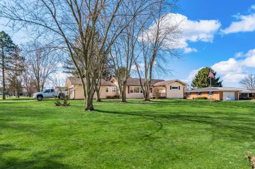 3684 Kay Dr, Zanesville, OH 43701-1114