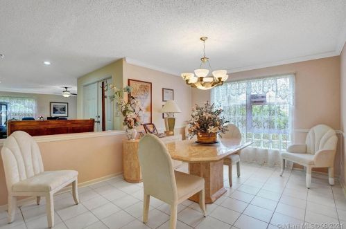 920 203rd Ave, Hollywood FL  33029-3439 exterior