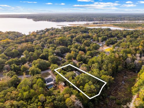 771 Waterview Cove Dr, Freeport, FL 32439-2849