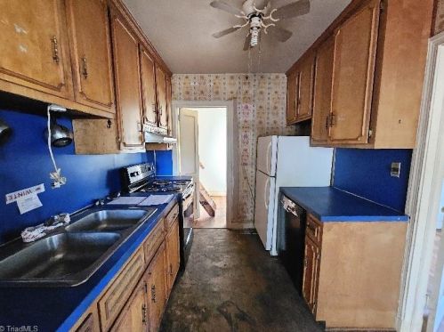 1521 Colonial Ave, Greensboro NC  27408-4907 exterior