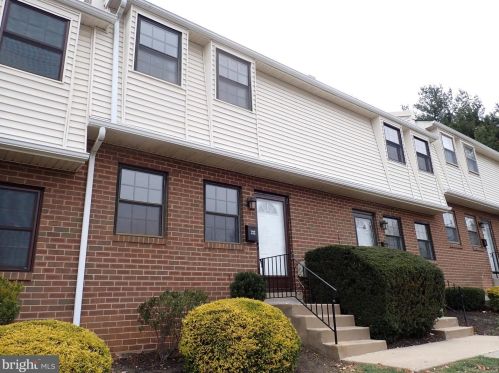 212 Holly Dr, Norristown, PA 19406-2532