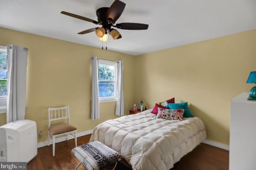 2456 Brookwood St, Harrisburg PA 17104-2111 exterior