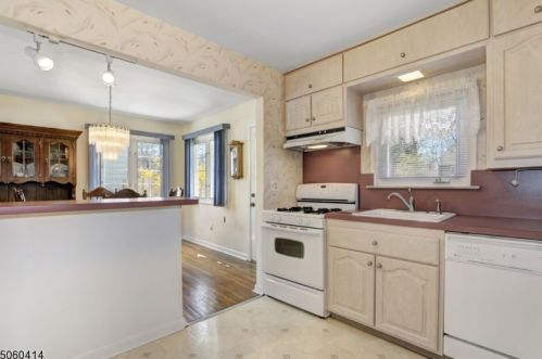 97 Woodland Ave, Verona NJ  07044-2207 exterior