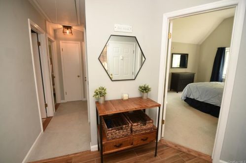 1210 Eagle Bay Dr, Crotonville NY  10562-2355 exterior