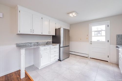 127 Sunset St, Windsor Locks CT  06096-2411 exterior