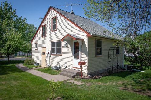 220 6th Ave, Spectacle Lake, MN 55008-1228