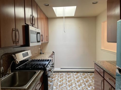 230-19 141st Ave, Jamaica, NY 11413-4712
