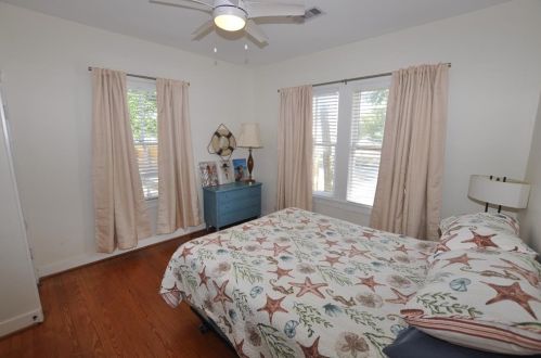 5002 Avenue, Galveston TX 77551-4831 exterior