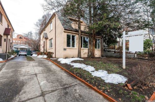 138 Audley St, Jamaica, NY 11418-1005