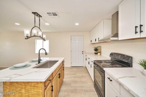1811 Encinas Ln, Phoenix AZ  85040-1414 exterior