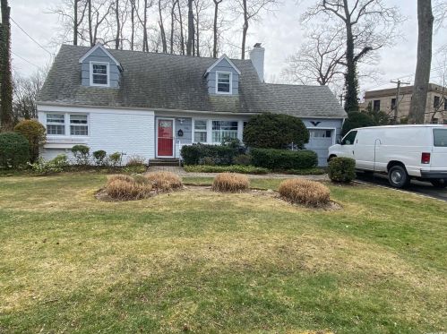 258 Steamboat Rd, Great Neck NY  11024-1634 exterior