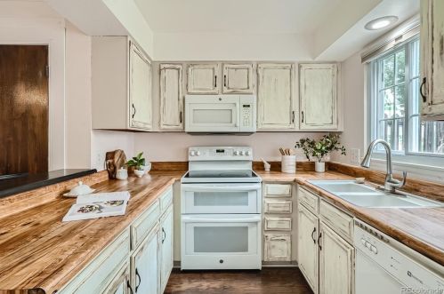 8982 Dartmouth Pl, Denver CO 80227-4525 exterior