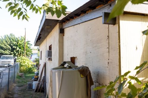 515 Crawford St, Bakersfield CA  93305-2610 exterior