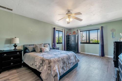 25 Bayshore Cir, San Bruno, CA 94066-1505