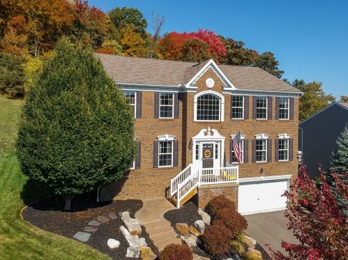 8023 Maureen Dr, Cranberry Township, PA 16066-2861