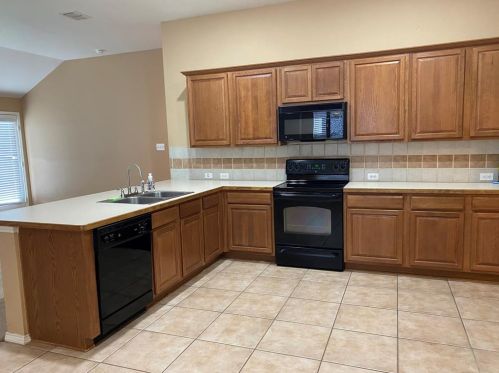 1112 Emerson Dr, Burleson TX  76028-7104 exterior