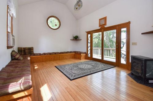 38 Noble St, South Kingstown RI  02882-3941 exterior