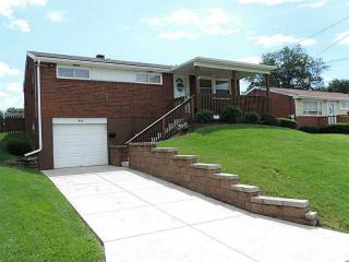 80 Wynnecliffe Dr, Collier Township, PA 15106-3835