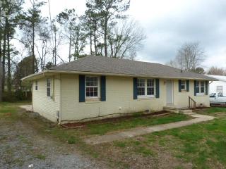 106 Whiteside St, Shelbyville, TN 37160-4439