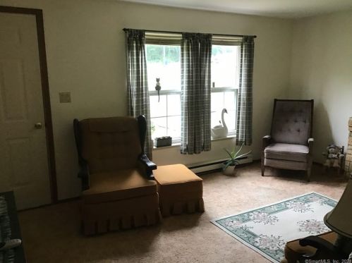 16 Salt Box Ln, Uncasville CT  06382-2084 exterior