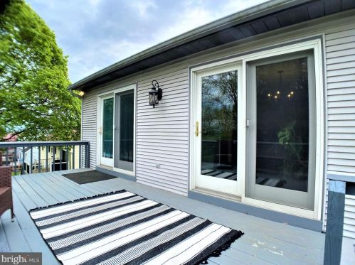 381 Lake St, Ephrata PA  17522-2456 exterior