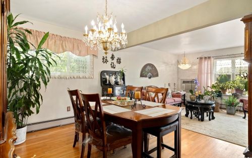 1727 Park Ave, New Hyde Park NY  11040-4057 exterior