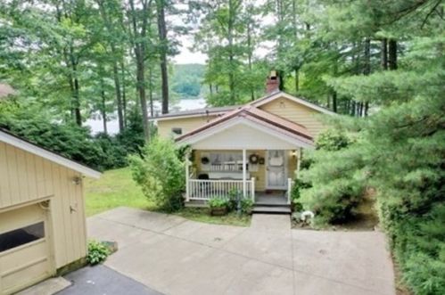 38 Shoreline Dr, Ware, MA 01082-9498